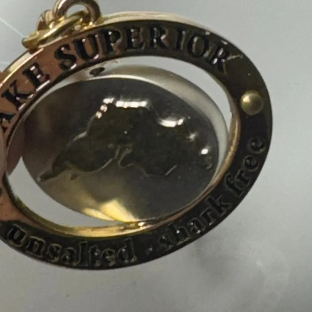 Lake Superior Keychain Lighthouse Unsalted‎ Shark Free Souvenir Gift Gold Tone